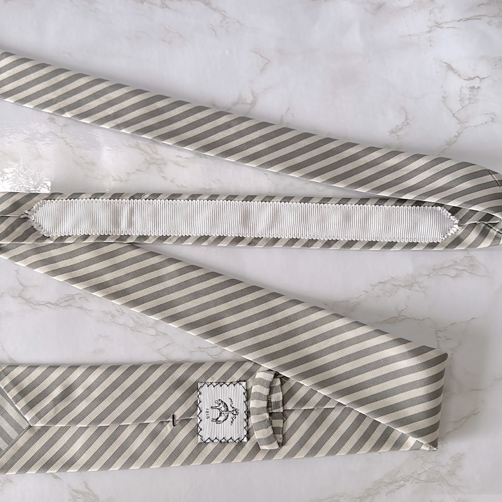 Brooks Brothers Classic Grey and White Striped Tie - Picture 4 of 5